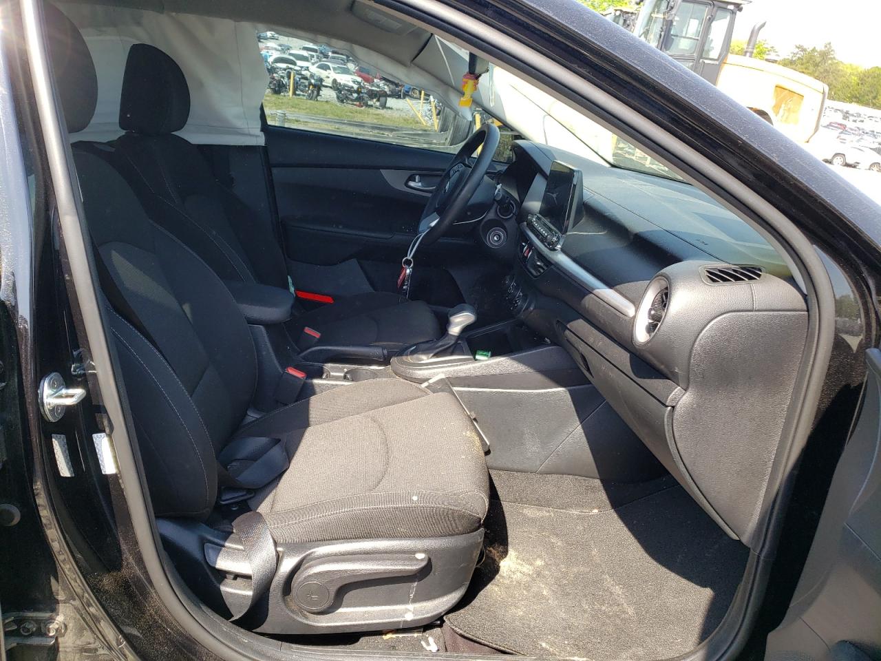 Photo 5 from auction – 2021 KIA FORTE FE with VIN 3KPF24AD7ME276010