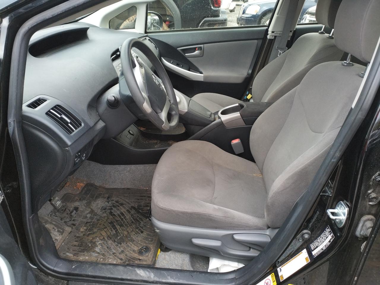 Photo 5 from auction – 2015 TOYOTA PRIUS with VIN JTDKN3DU3F1936142