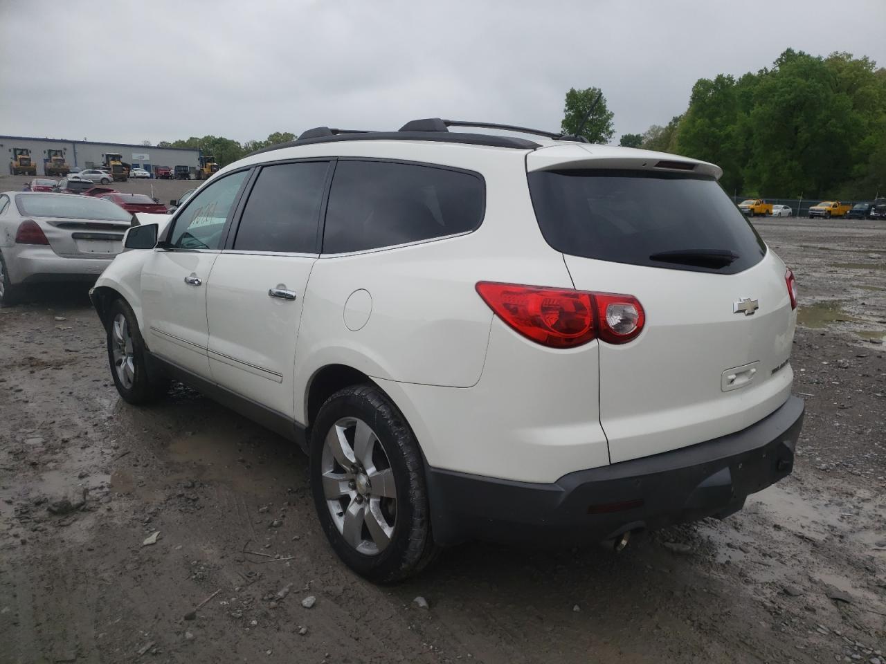 Photo 3 from auction – 2011 CHEVROLET TRAVERSE L with VIN 1GNKRLED7BJ353450