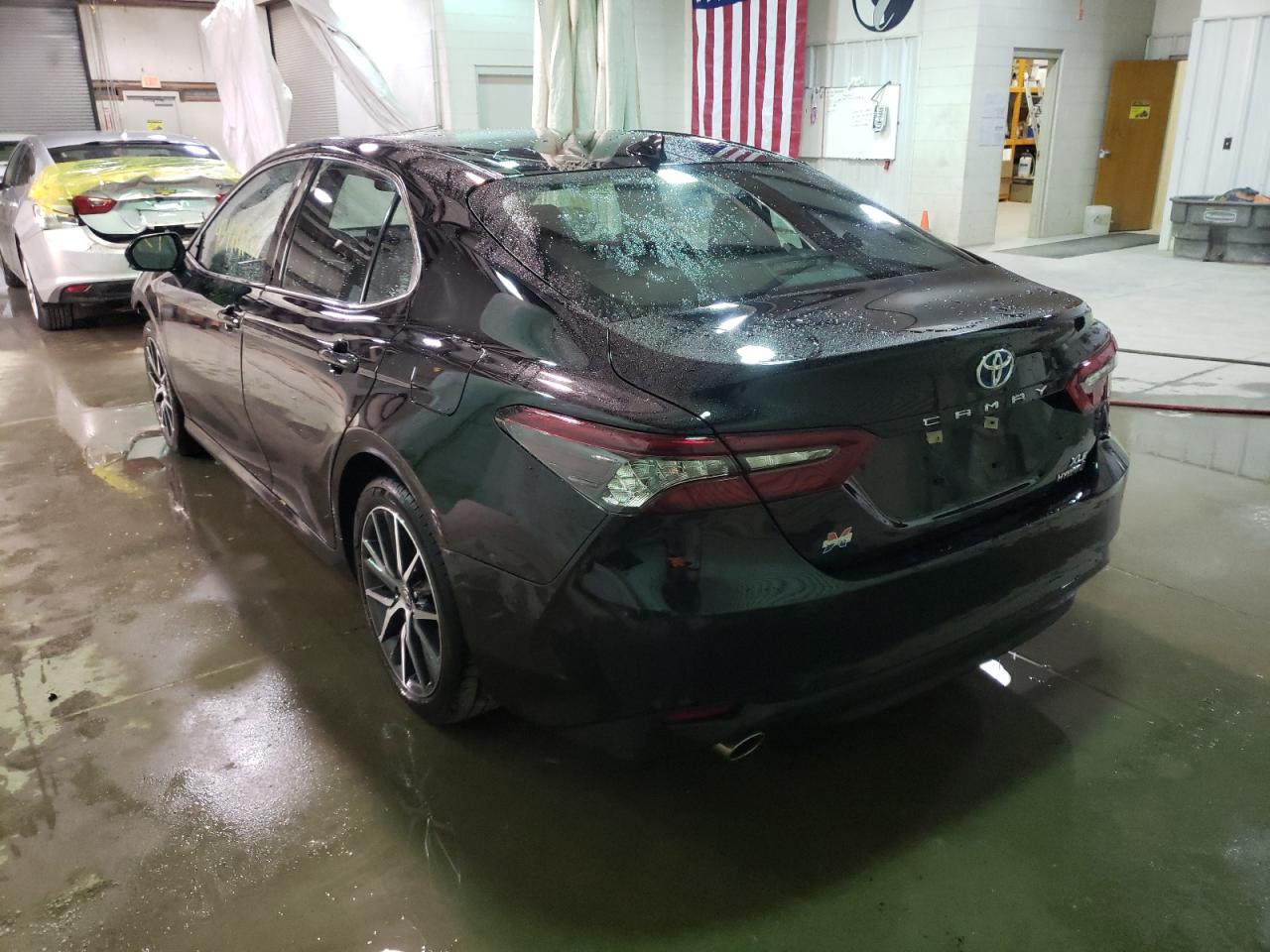 Photo 3 from auction – 2021 TOYOTA CAMRY XLE with VIN 4T1F31AK2MU558689
