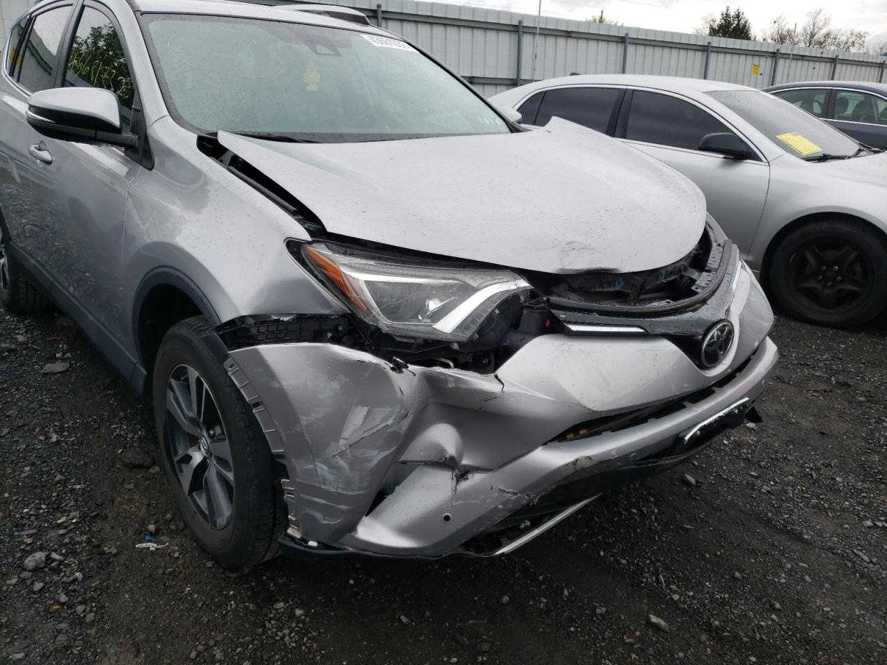 Photo 9 from auction – 2016 TOYOTA RAV4 XLE with VIN 2T3WFREV3GW285316