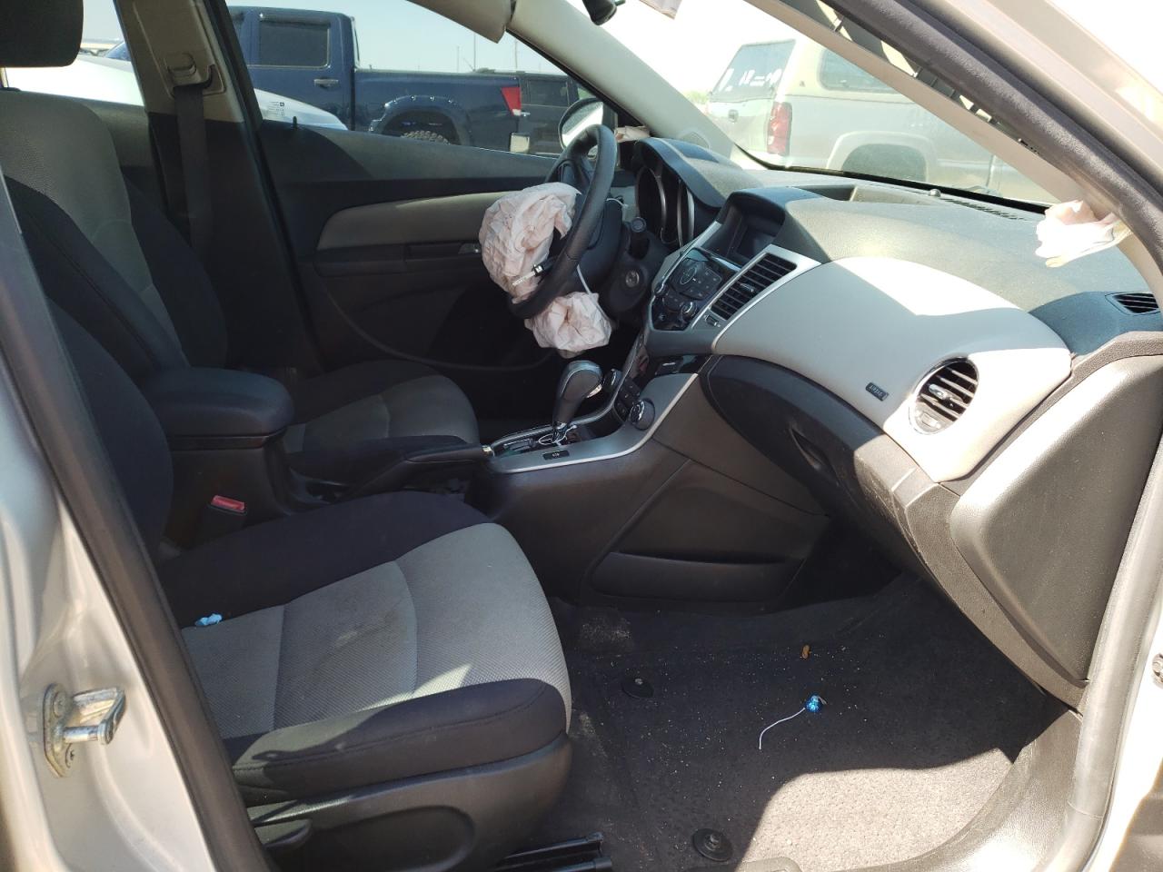 Photo 5 from auction – 2012 CHEVROLET CRUZE LS with VIN 1G1PC5SH3C7375018