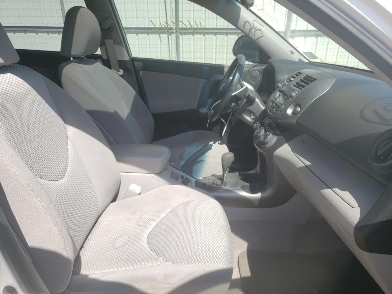 Photo 5 from auction – 2011 TOYOTA RAV4 with VIN JTMZF4DVXBD030427
