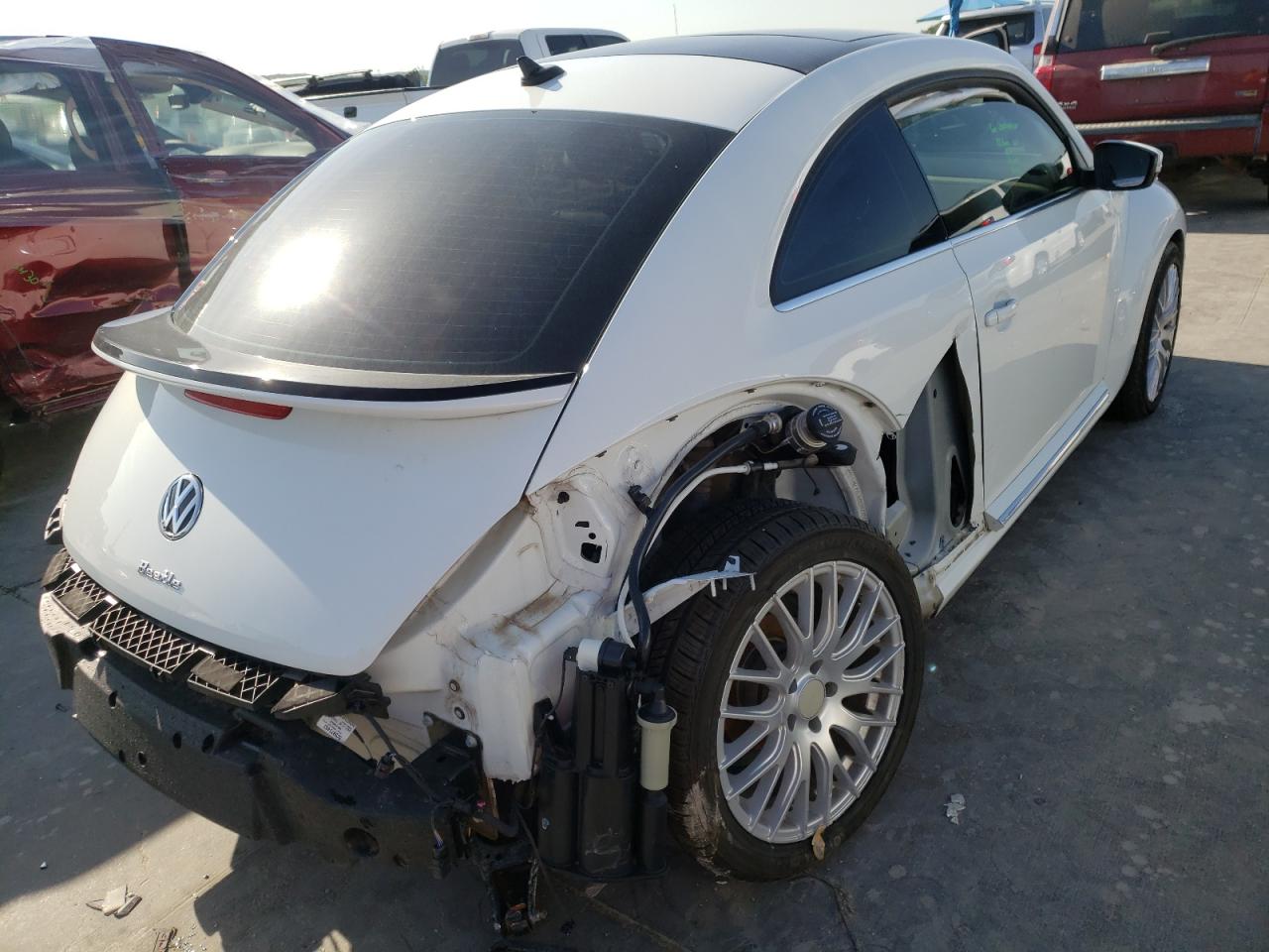 Photo 4 from auction – 2019 VOLKSWAGEN BEETLE S with VIN 3VWFD7AT7KM702250