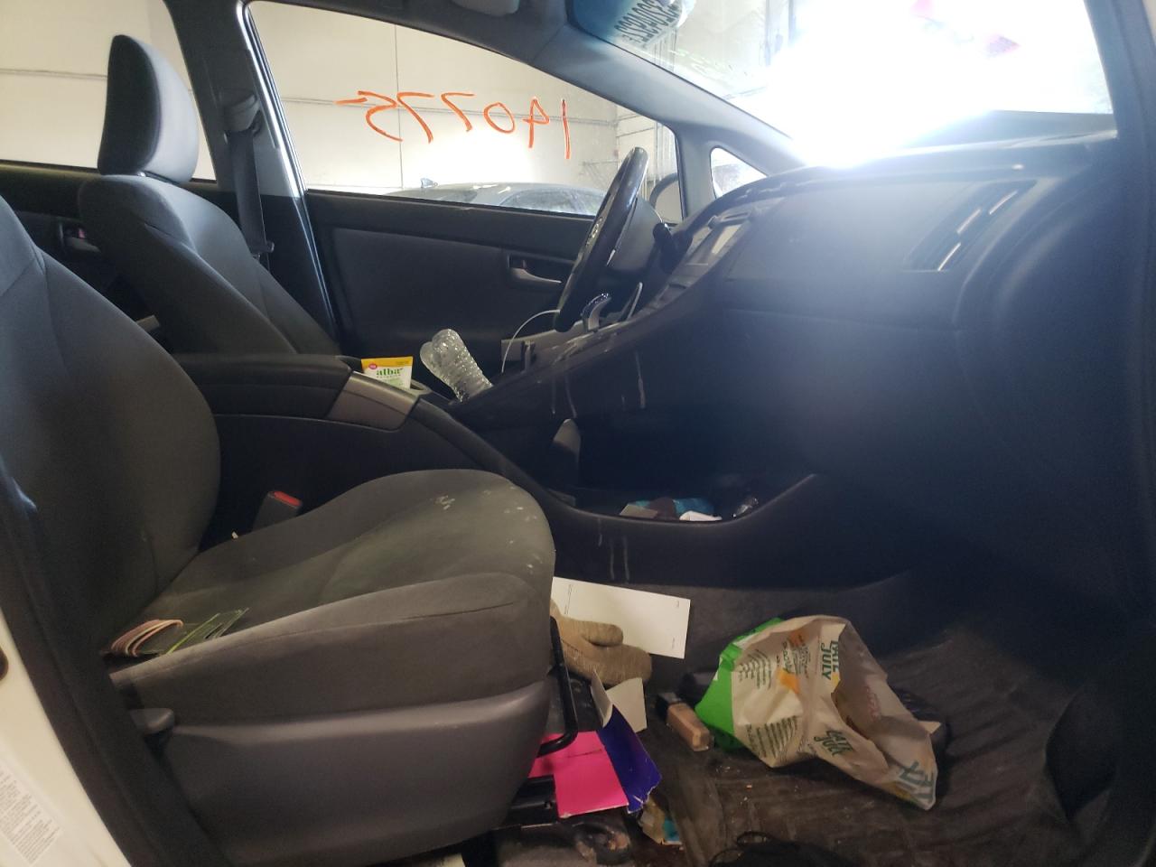 Photo 5 from auction – 2014 TOYOTA PRIUS with VIN JTDKN3DUXE0361199