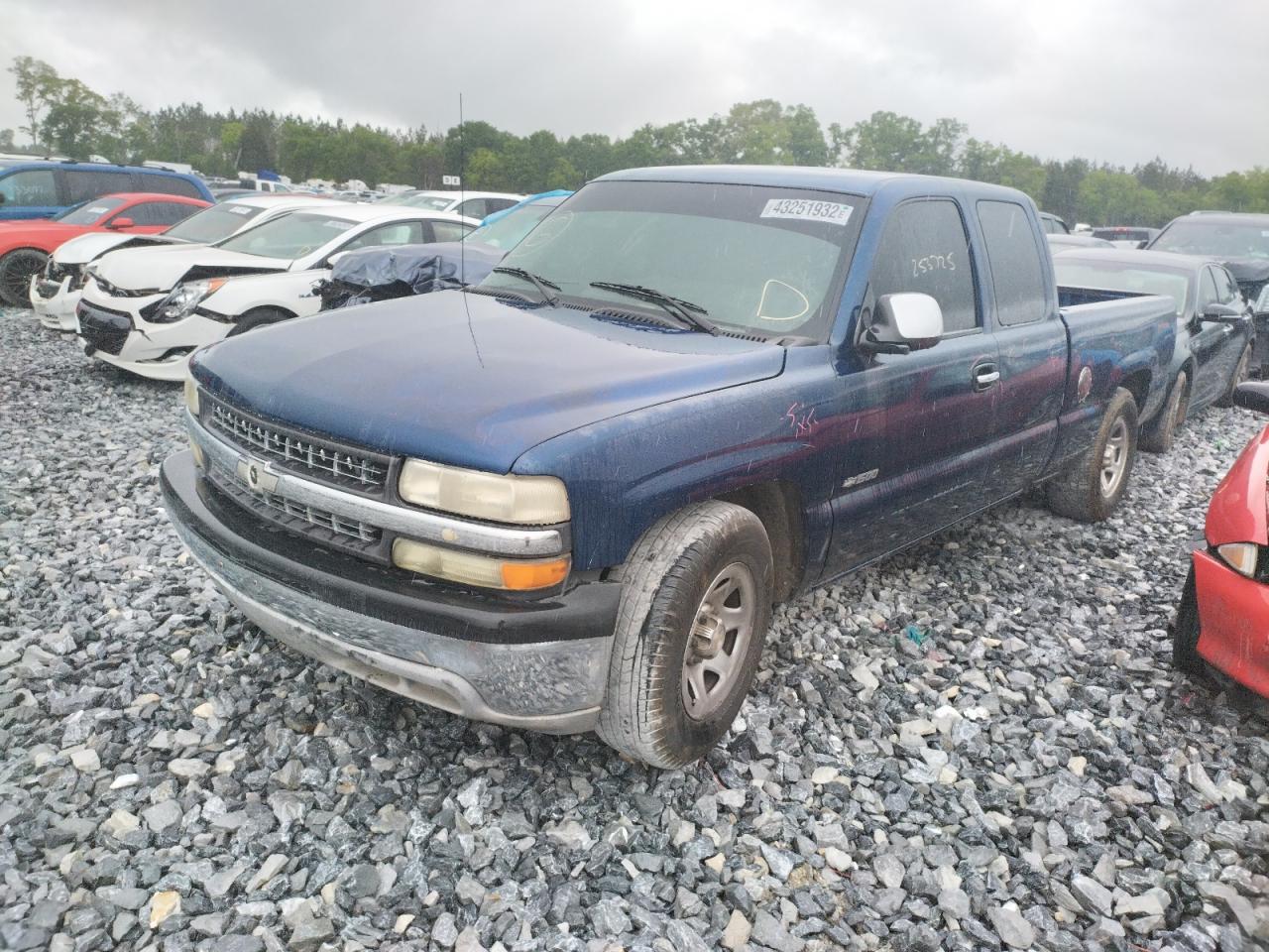 Photo 2 from auction – 2001 CHEVROLET SILVERADO with VIN 2GCEC19V811357014
