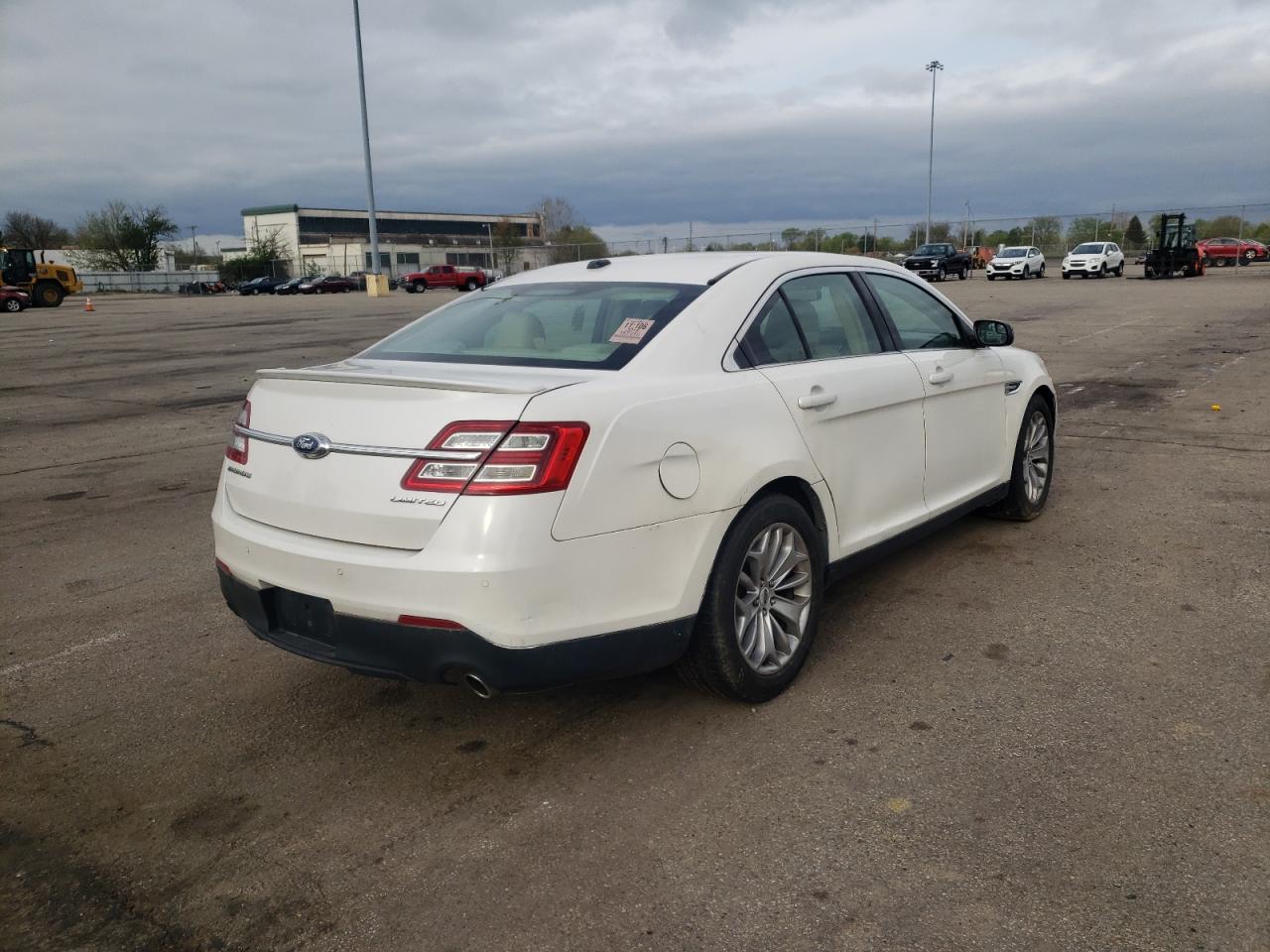 Photo 4 from auction – 2015 FORD TAURUS LIM with VIN 1FAHP2F80FG101083