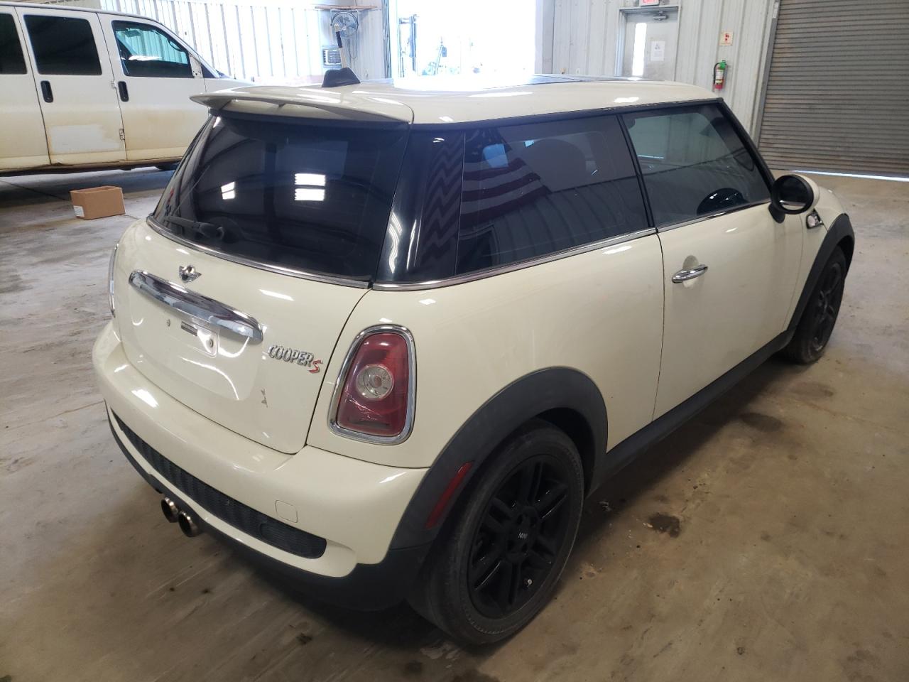 Photo 4 from auction – 2007 MINI COOPER S with VIN WMWMF735X7TL87808