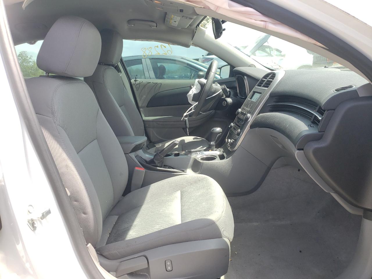 Photo 5 from auction – 2015 CHEVROLET MALIBU LS with VIN 1G11B5SL5FF130941