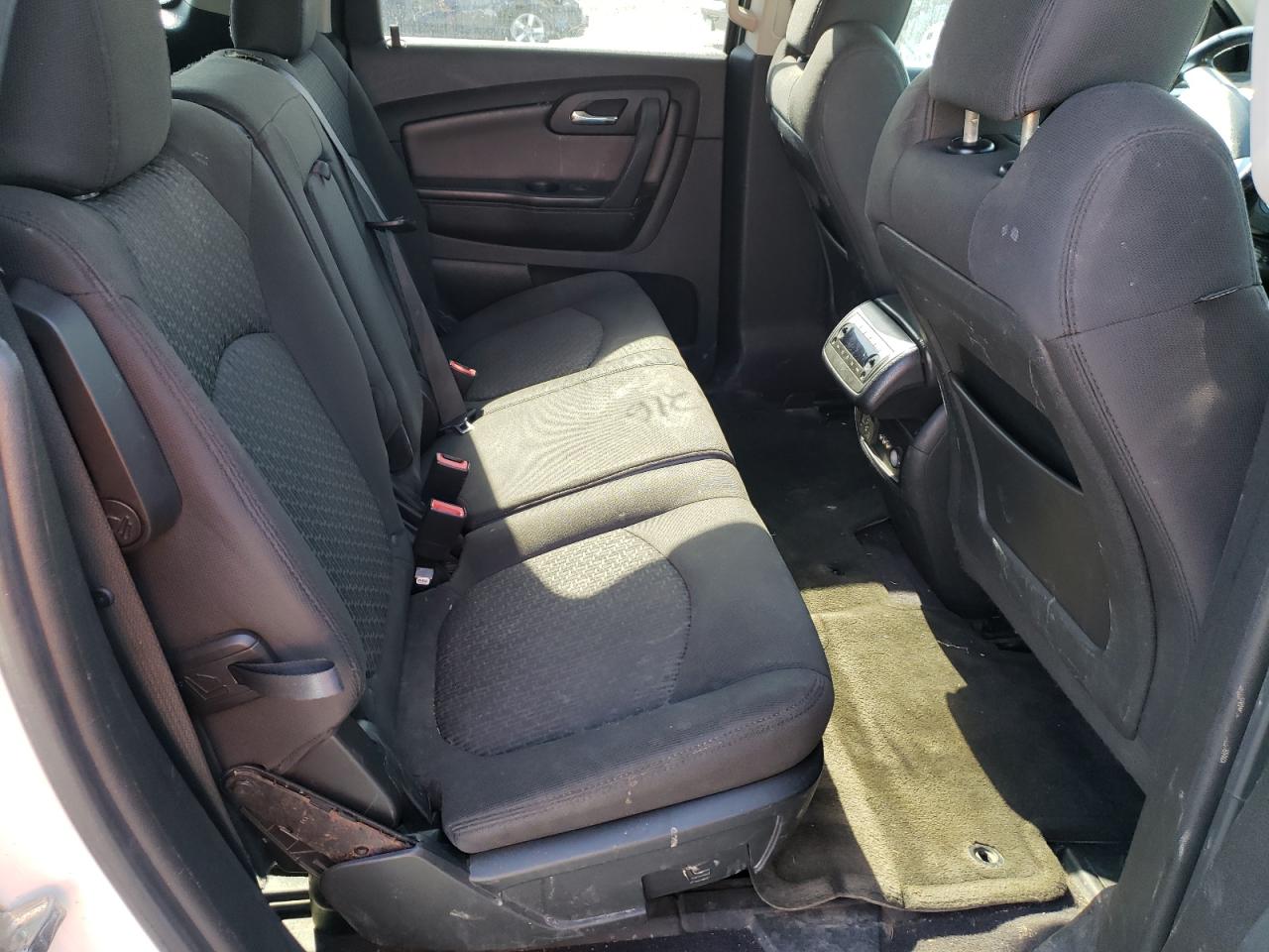 Photo 6 from auction – 2010 CHEVROLET TRAVERSE L with VIN 1GNLRFED3AS142423