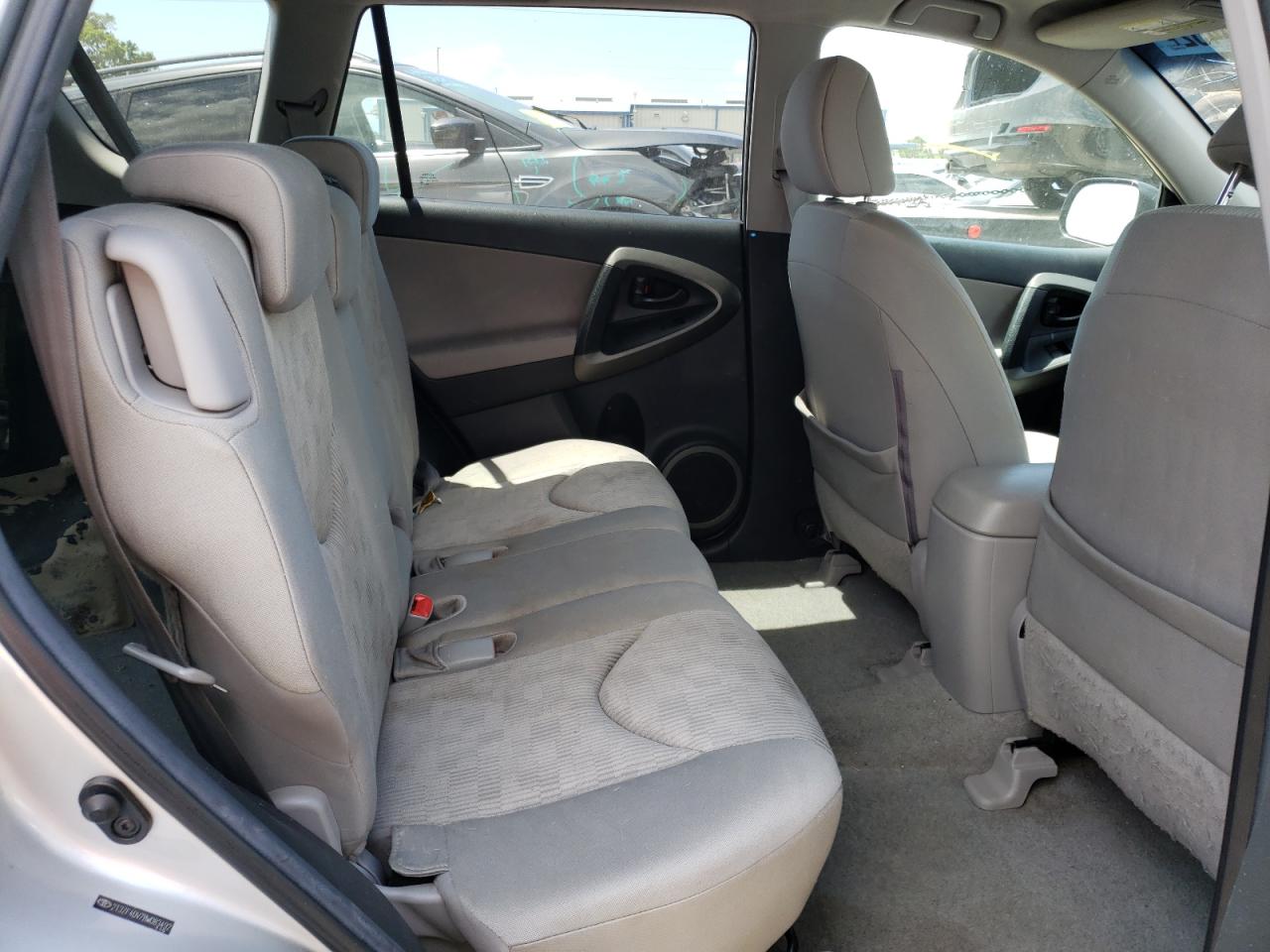 Photo 6 from auction – 2011 TOYOTA RAV4 with VIN 2T3ZF4DV7BW083492