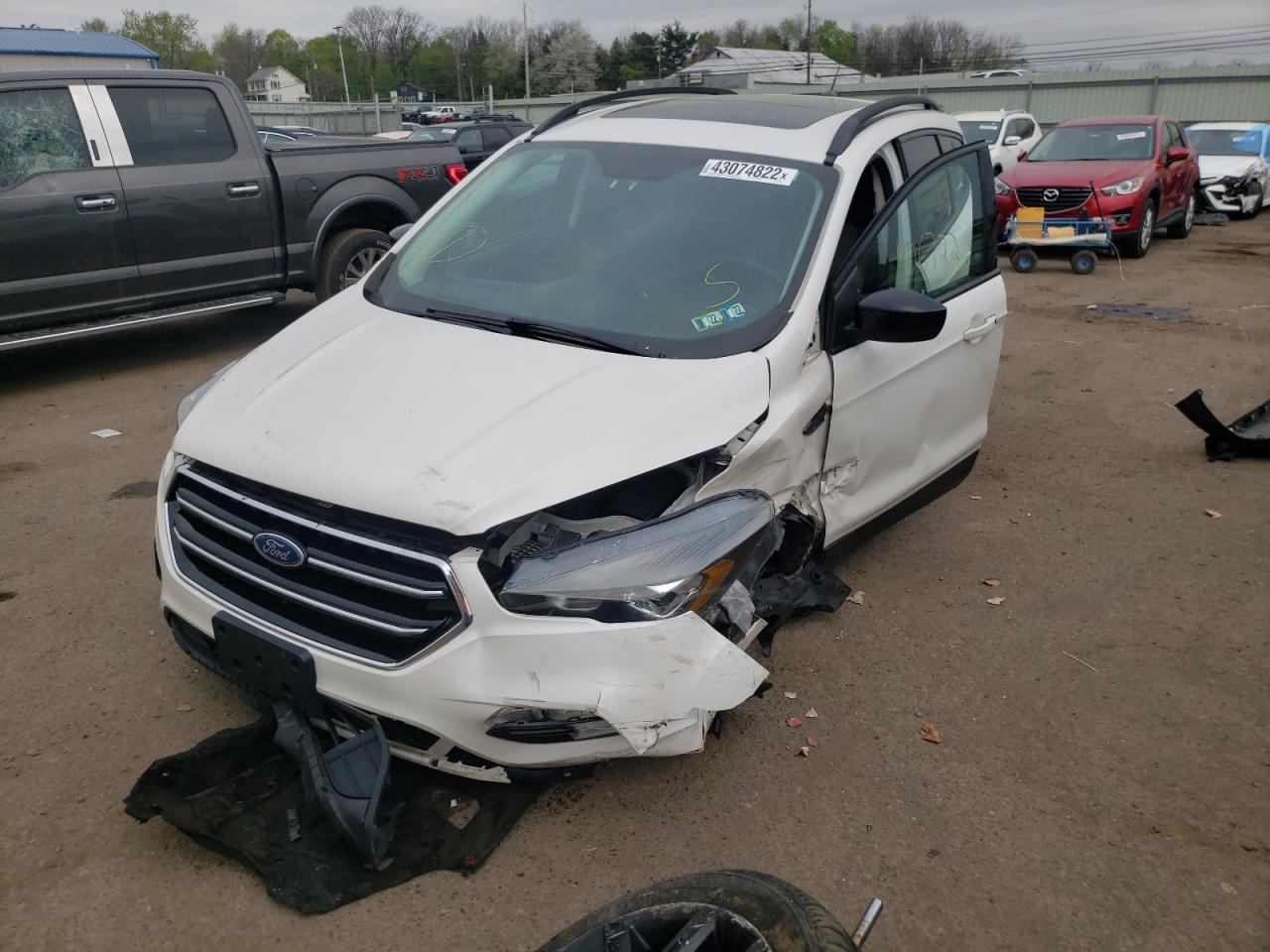 Photo 2 from auction – 2017 FORD ESCAPE SE with VIN 1FMCU9G9XHUA76335
