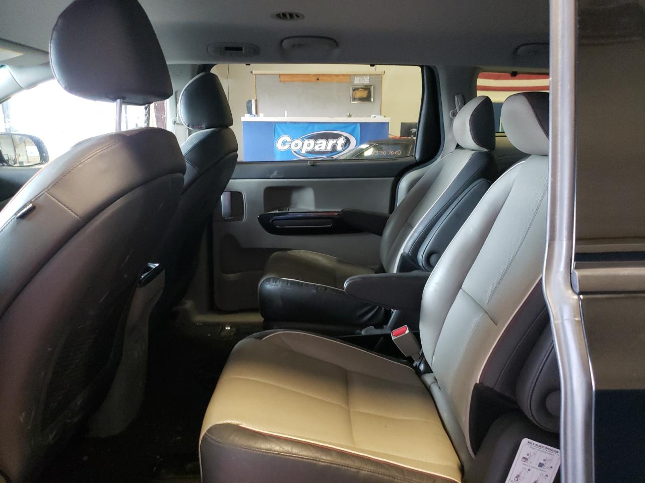 Photo 6 from auction – 2015 KIA SEDONA EX with VIN KNDMC5C18F6060477
