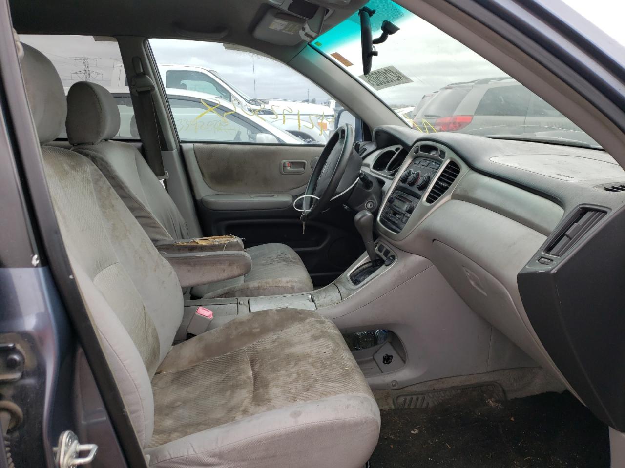 Photo 5 from auction – 2004 TOYOTA HIGHLANDER with VIN JTEGD21A840090750