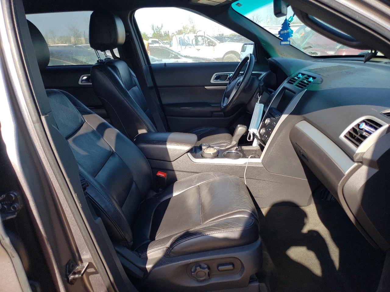 Photo 5 from auction – 2013 FORD EXPLORER with VIN 1FM5K8D81DGB93279