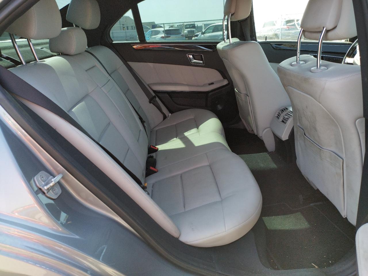 Photo 6 from auction – 2010 MERCEDES-BENZ E 350 with VIN WDDHF5GB5AA194385