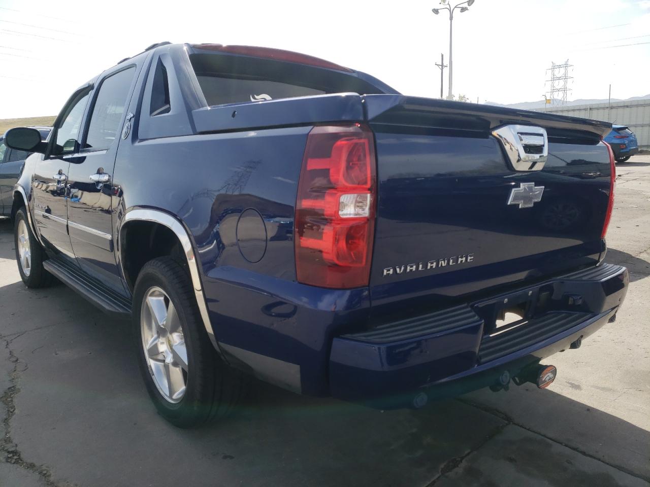 Photo 3 from auction – 2013 CHEVROLET AVALANCHE with VIN 3GNTKGE77DG173917