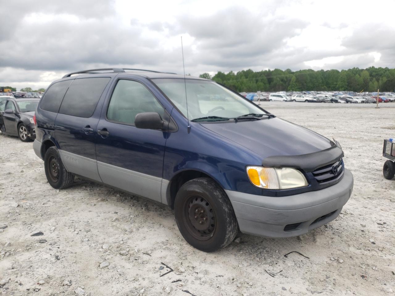 TOYOTA SIENNA CE 2002 with VIN 4T3ZF19C02U420395 - Photo from auction