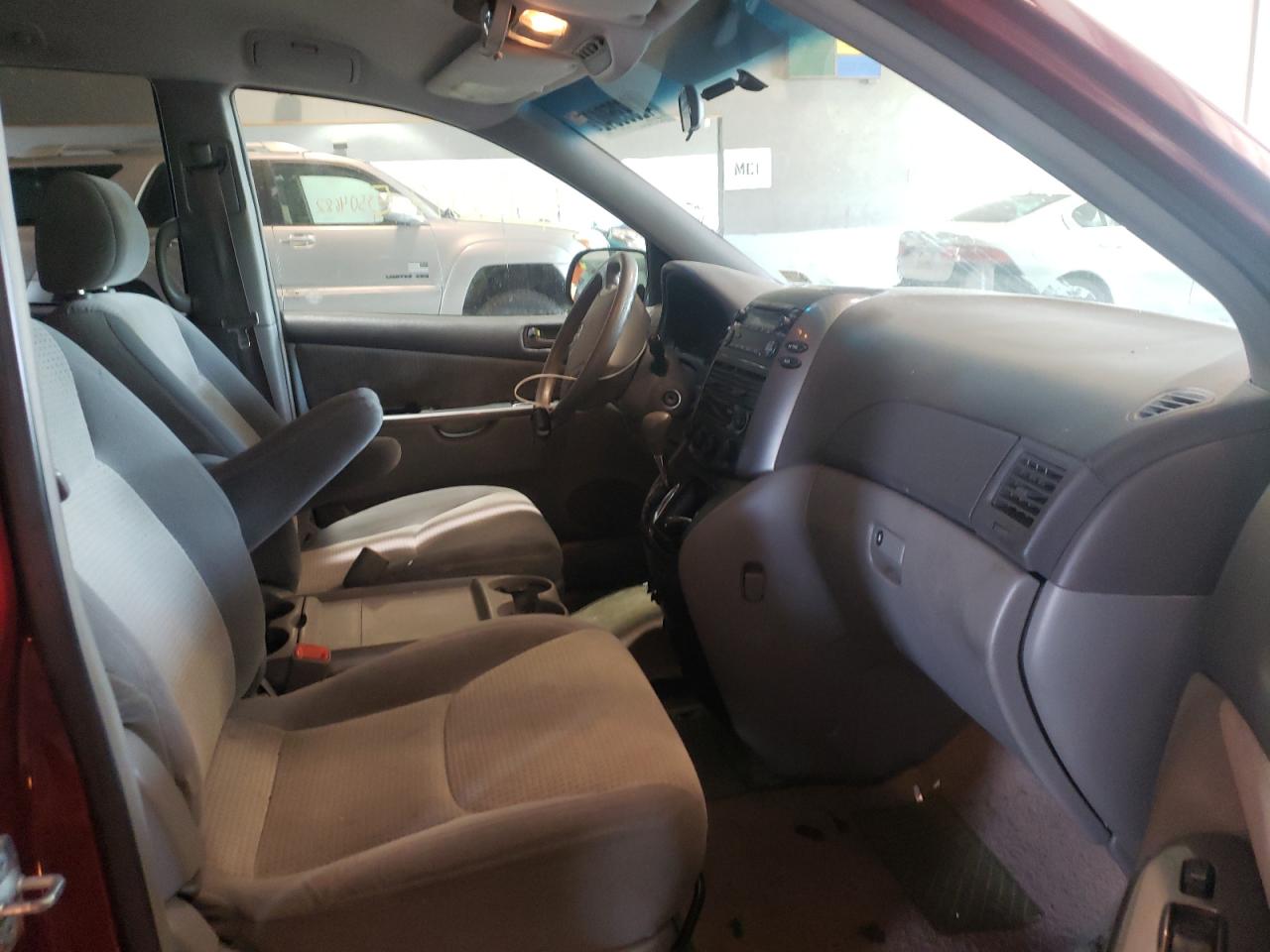 Photo 5 from auction – 2006 TOYOTA SIENNA CE with VIN 5TDZA23C16S563781