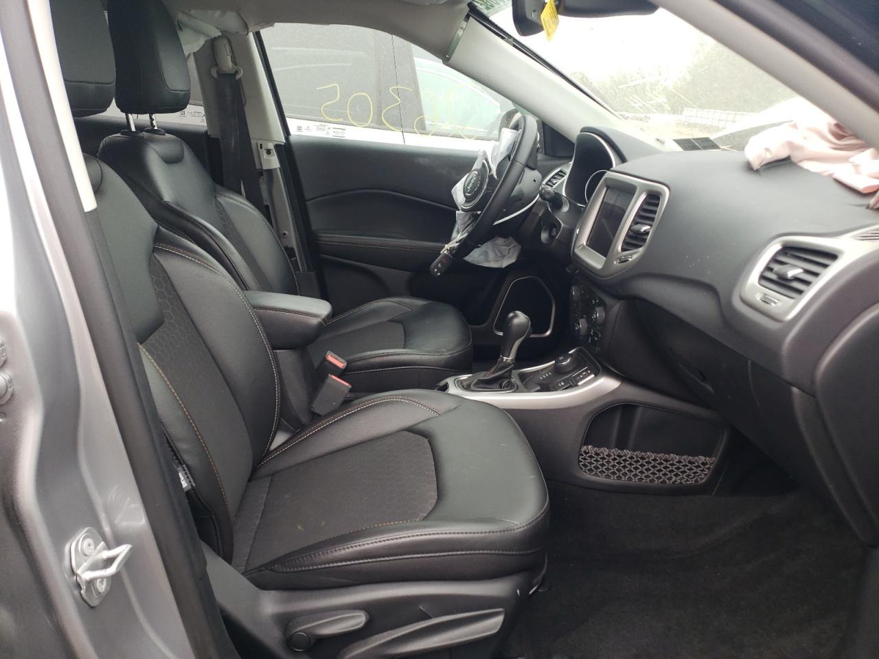 Photo 5 from auction – 2019 JEEP COMPASS LA with VIN 3C4NJDBB0KT598539