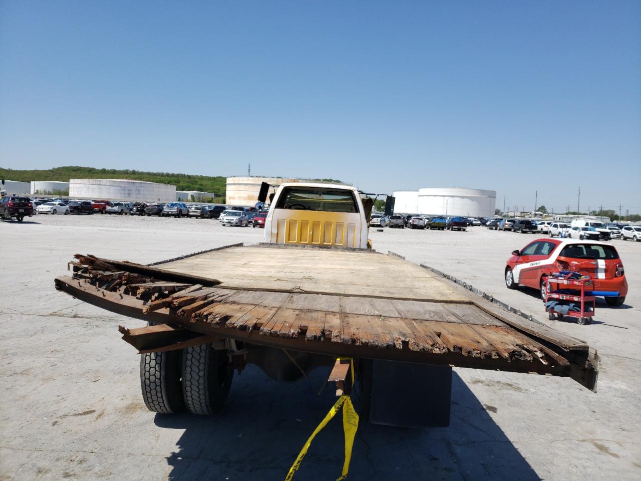 Photo 6 from auction – 2002 GMC C-SERIES C with VIN 1GDJ7H1E52J900703