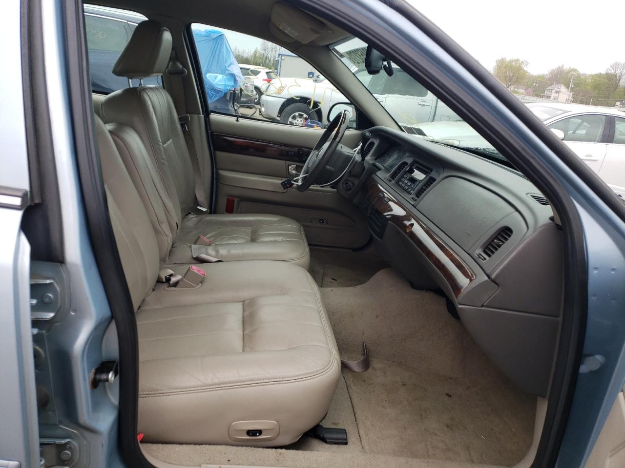 Photo 5 from auction – 2010 MERCURY GRAND MARQ with VIN 2MEBM7FV6AX602346