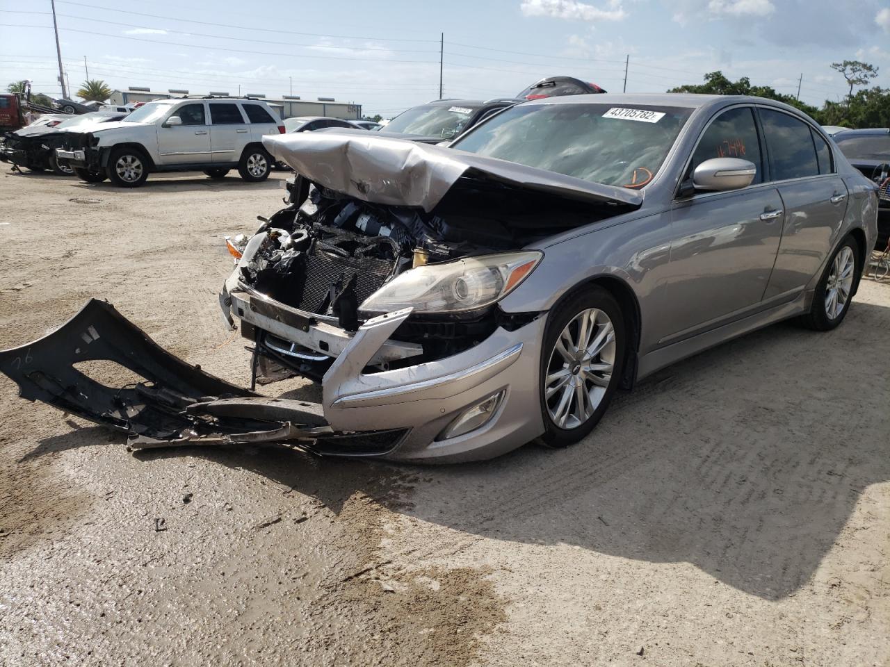 Photo 2 from auction – 2013 HYUNDAI GENESIS 3. with VIN KMHGC4DD2DU220843