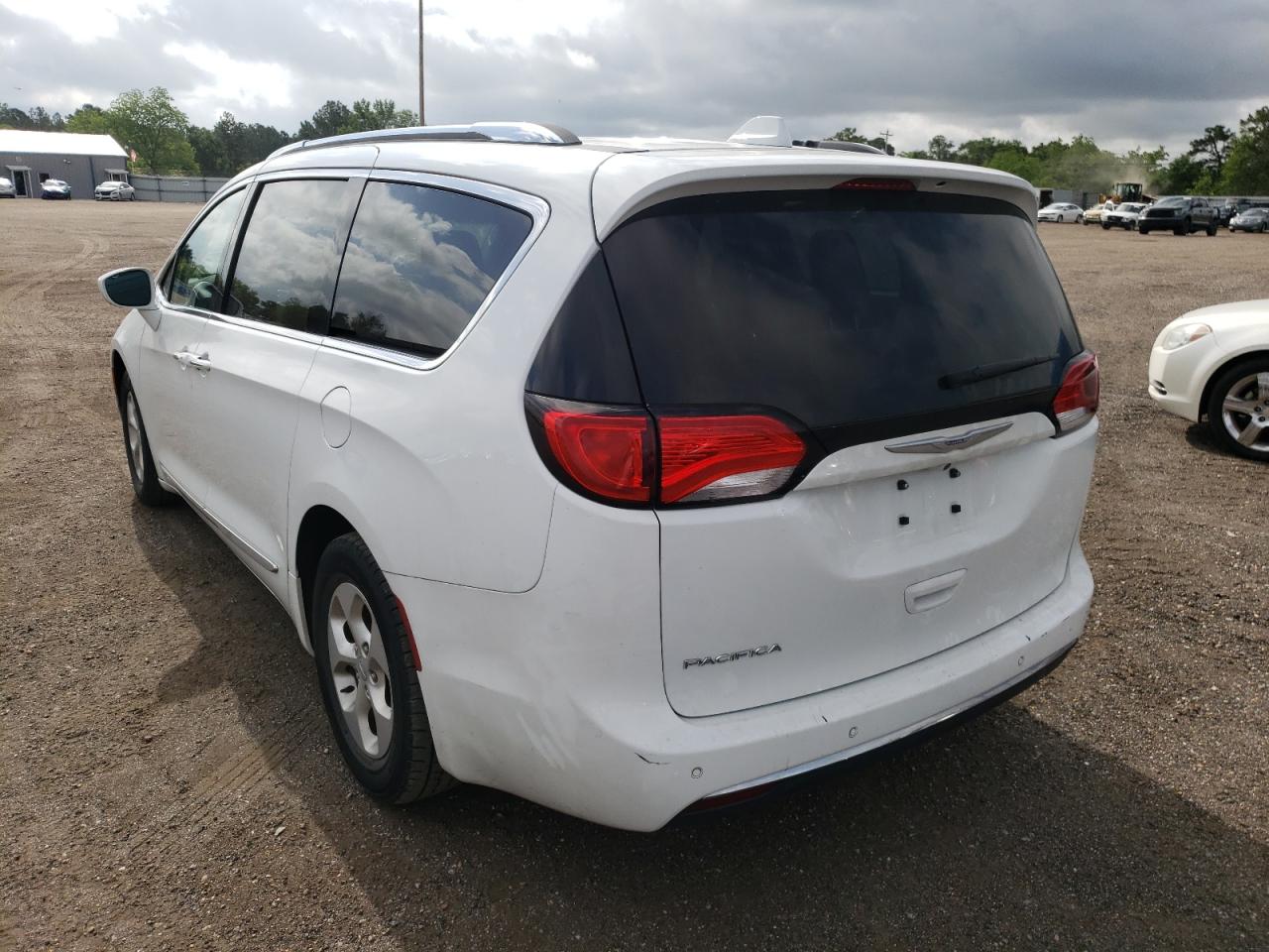 Photo 3 from auction – 2017 CHRYSLER PACIFICA T with VIN 2C4RC1EG9HR653552