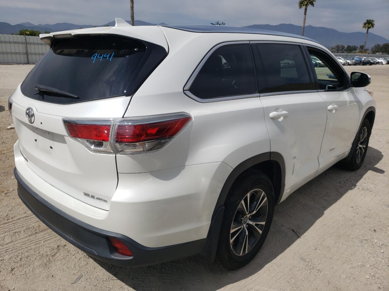 Photo 4 from auction – 2016 TOYOTA HIGHLANDER with VIN 5TDJKRFH6GS293328