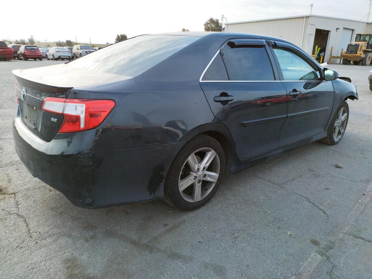 Photo 4 from auction – 2014 TOYOTA CAMRY L with VIN 4T1BF1FK4EU330449