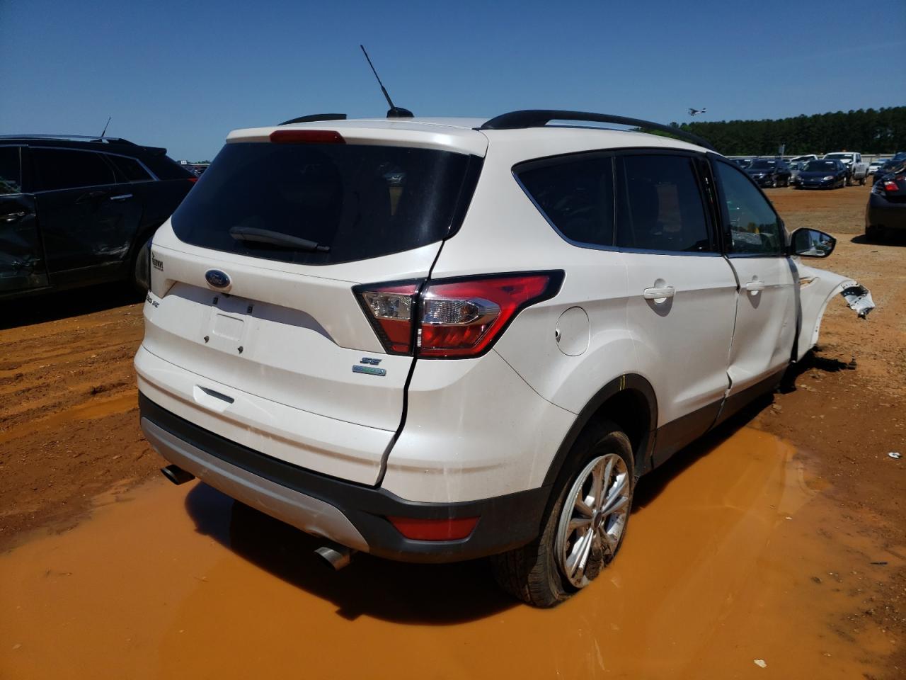 Photo 4 from auction – 2018 FORD ESCAPE SE with VIN 1FMCU0GD7JUC86333