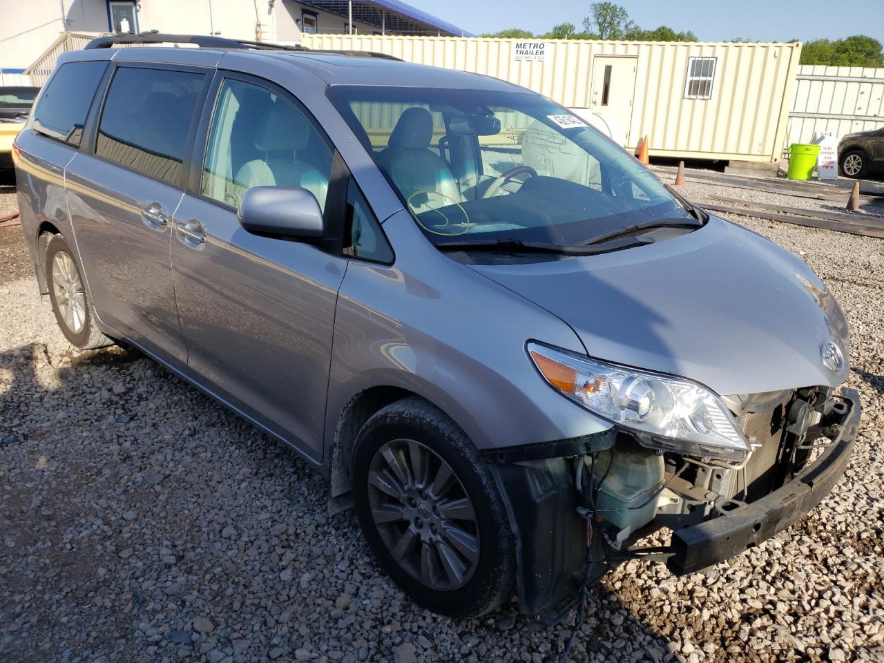 Photo 1 from auction – 2011 TOYOTA SIENNA XLE with VIN 5TDYK3DC5BS034163