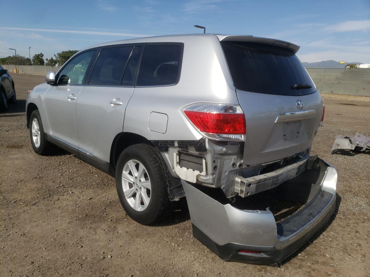 Photo 3 from auction – 2013 TOYOTA HIGHLANDER with VIN 5TDZA3EHXDS037130