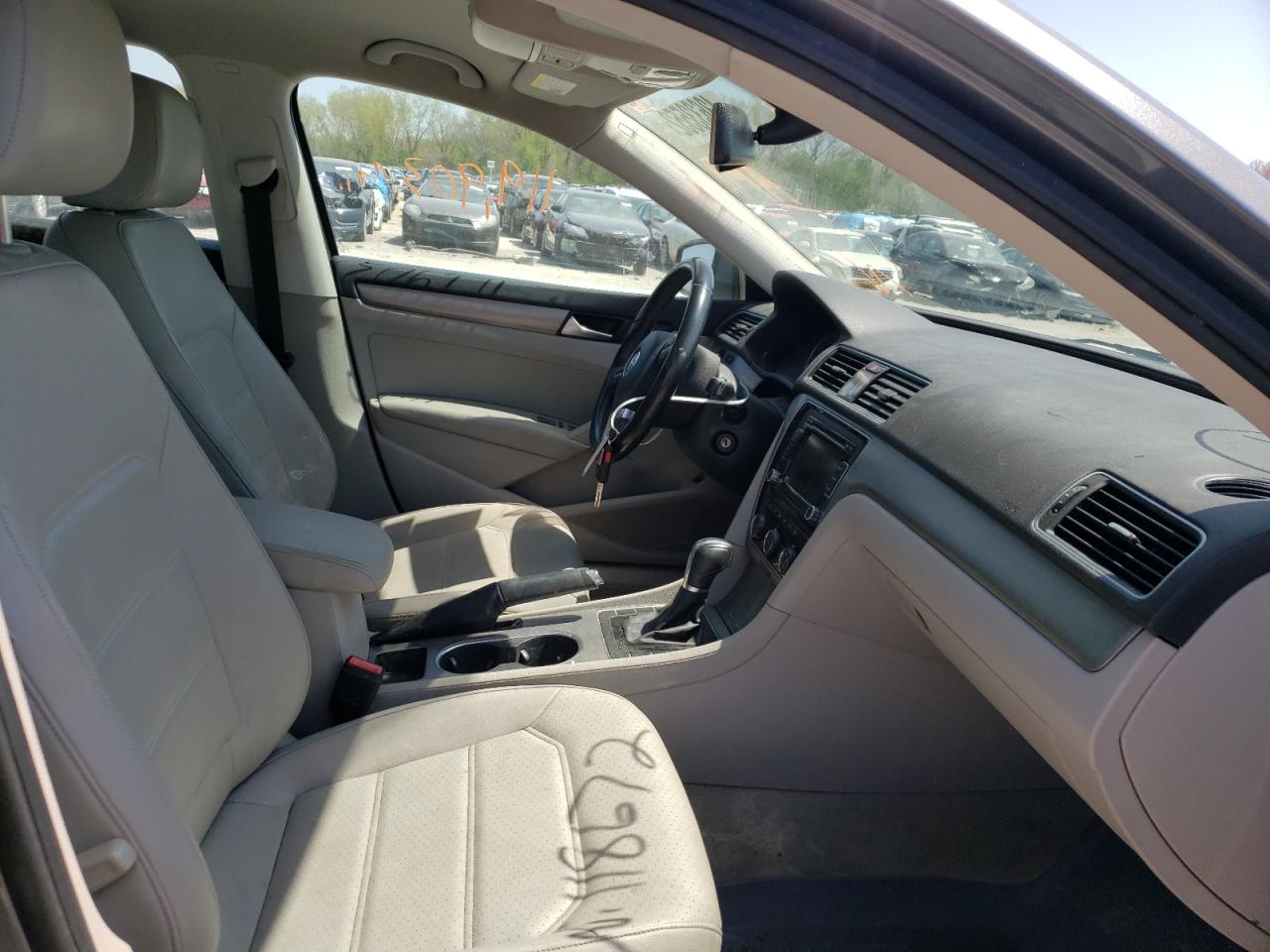 Photo 5 from auction – 2014 VOLKSWAGEN PASSAT SE with VIN 1VWBT7A36EC118672