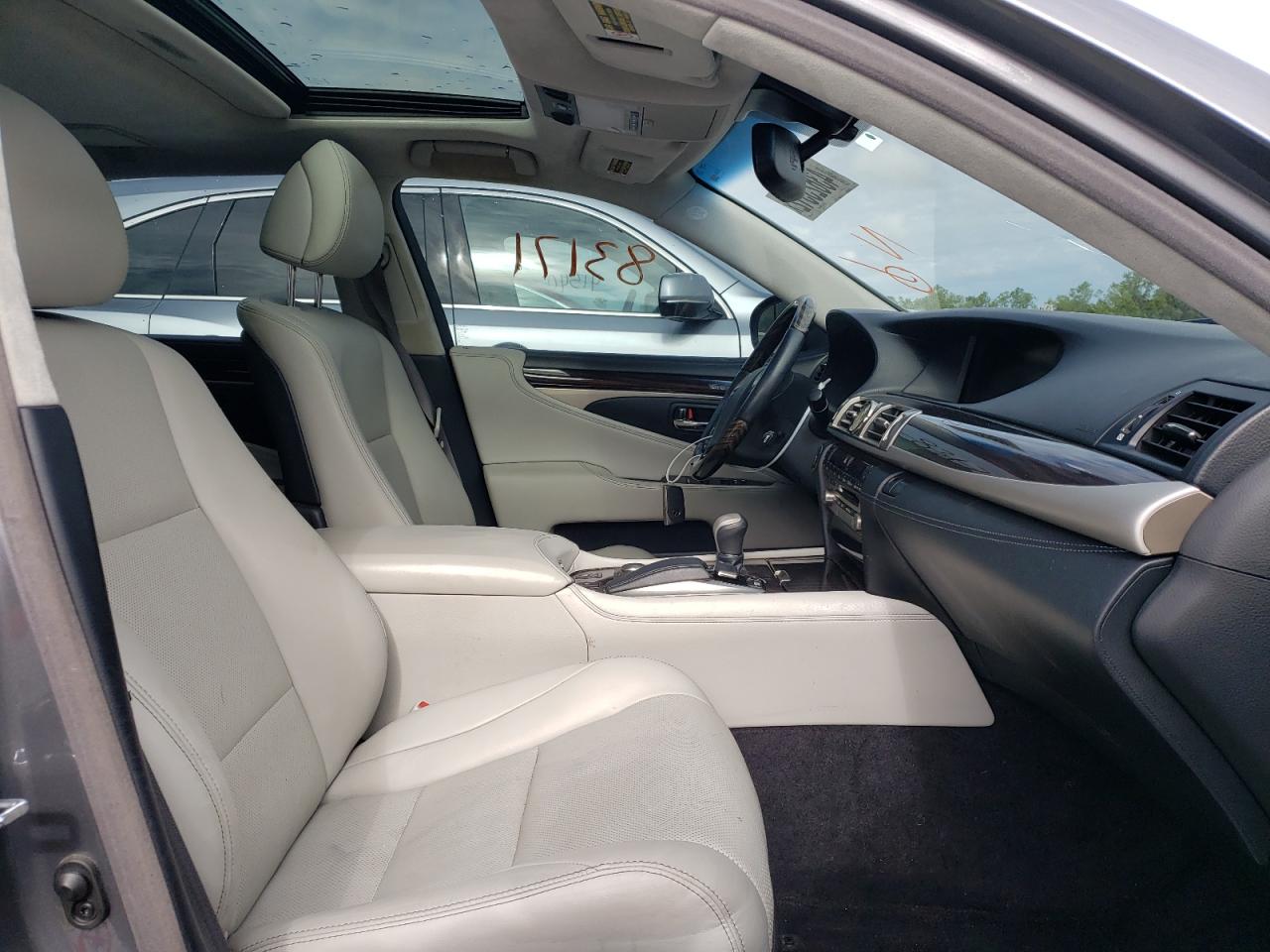 Photo 5 from auction – 2015 LEXUS LS 460L with VIN JTHDL5EF1F5007343