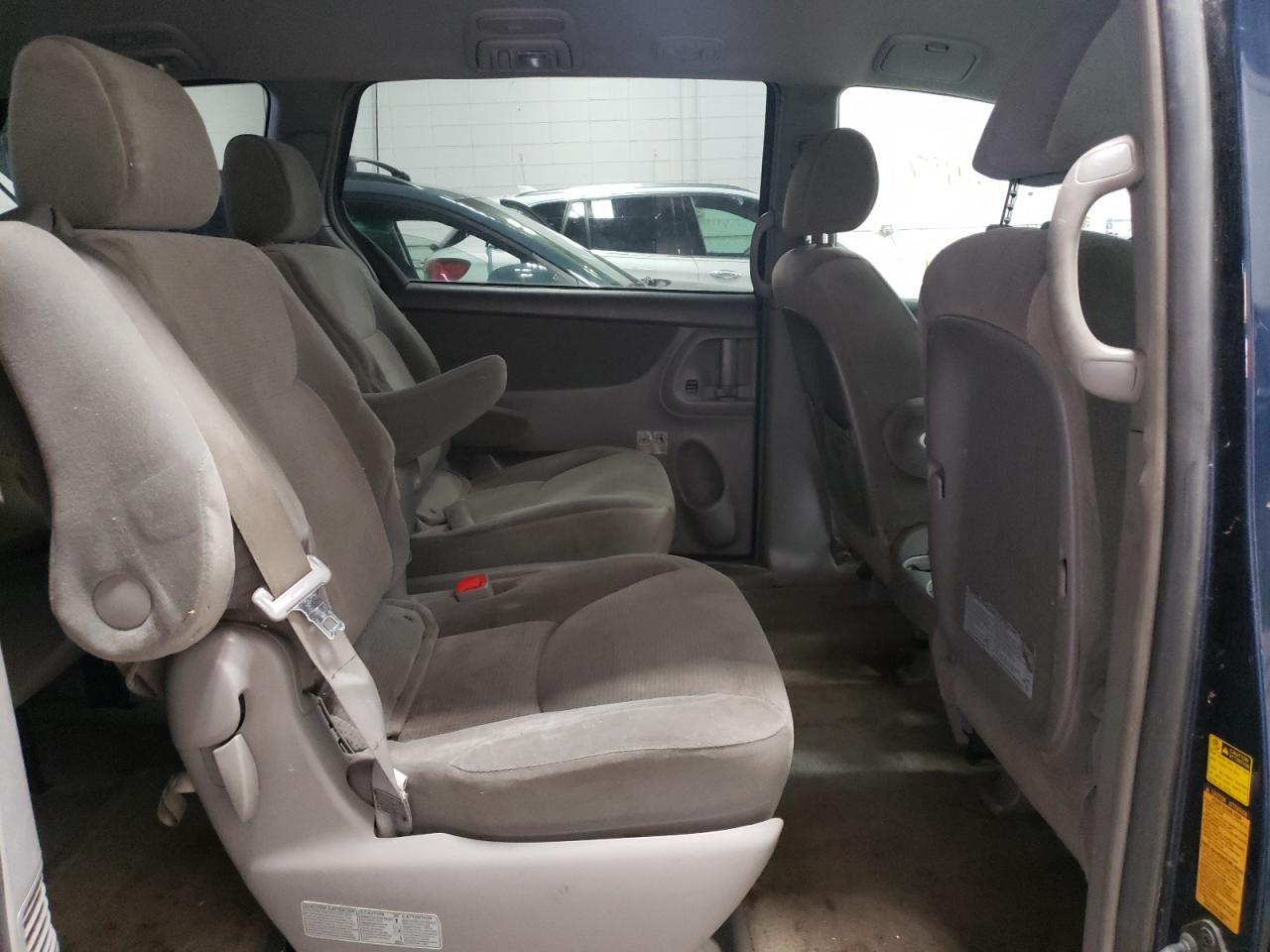 Photo 6 from auction – 2005 TOYOTA SIENNA LE with VIN 5TDBA23C55S035497