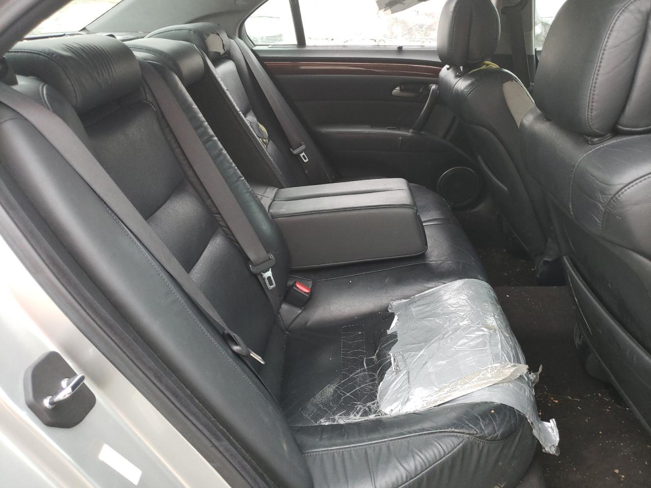 Photo 6 from auction – 2005 ACURA RL with VIN JH4KB16525C016541