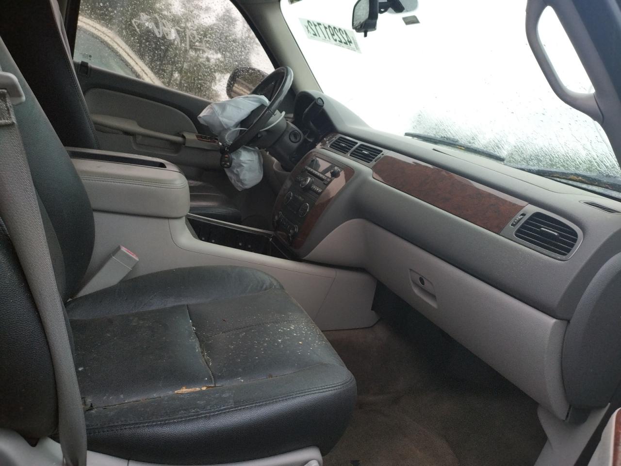 Photo 5 from auction – 2013 CHEVROLET SUBURBAN C with VIN 1GNSCJE02DR292953
