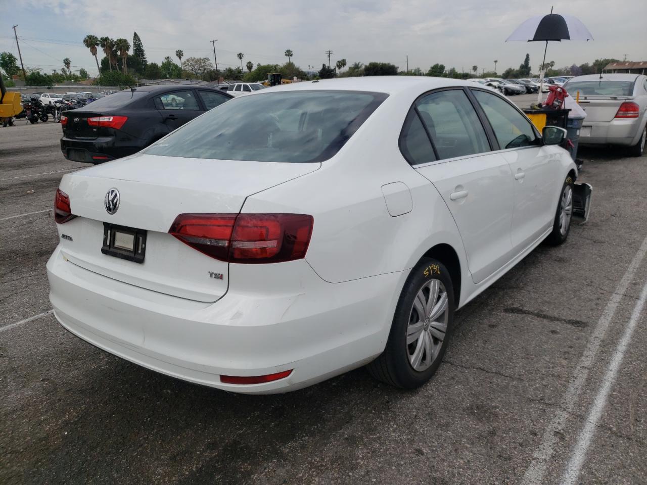 Photo 4 from auction – 2017 VOLKSWAGEN JETTA S with VIN 3VW2B7AJ9HM235490