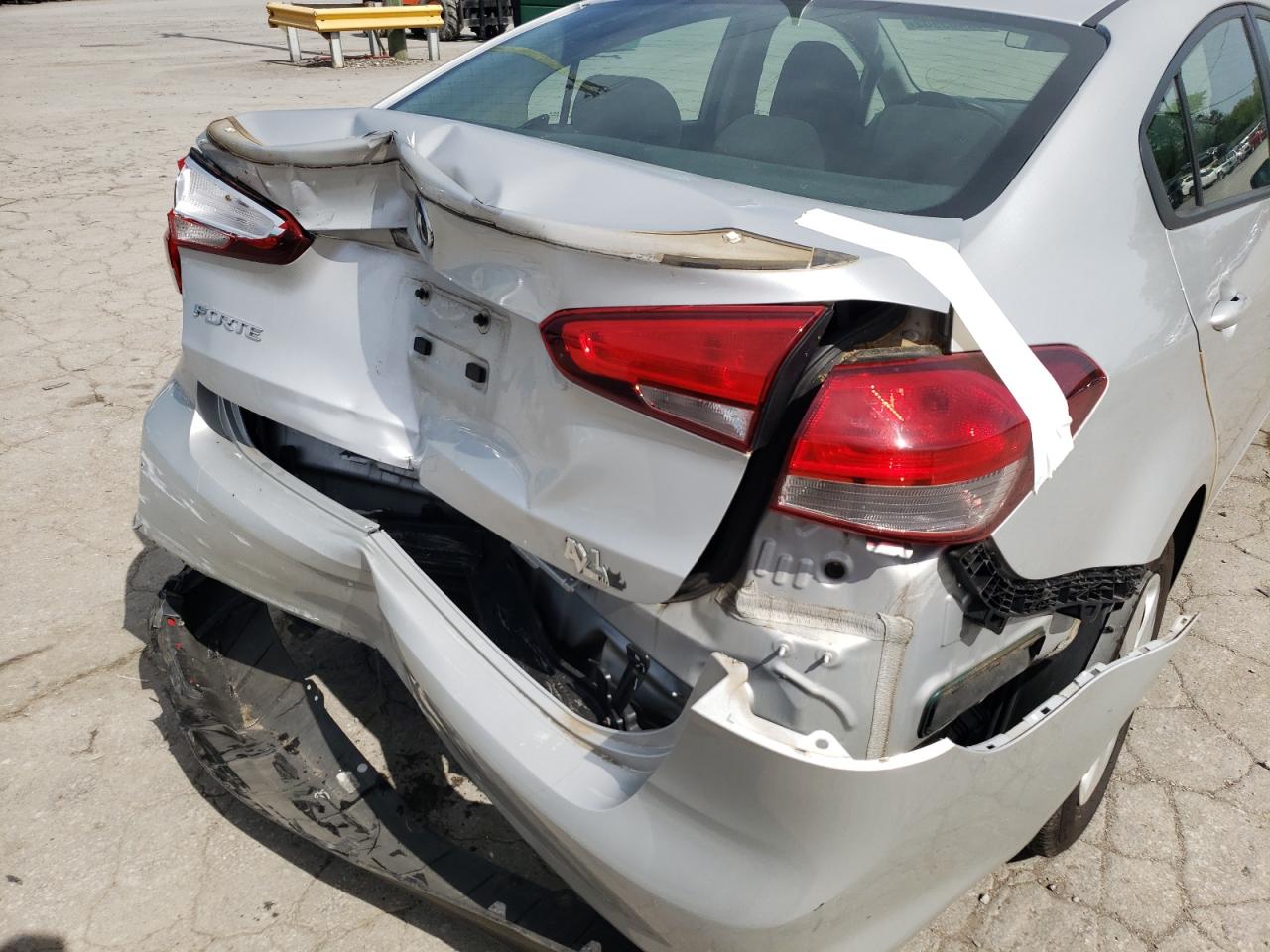 Photo 19 from auction – 2017 KIA FORTE LX with VIN 3KPFK4A79HE041897