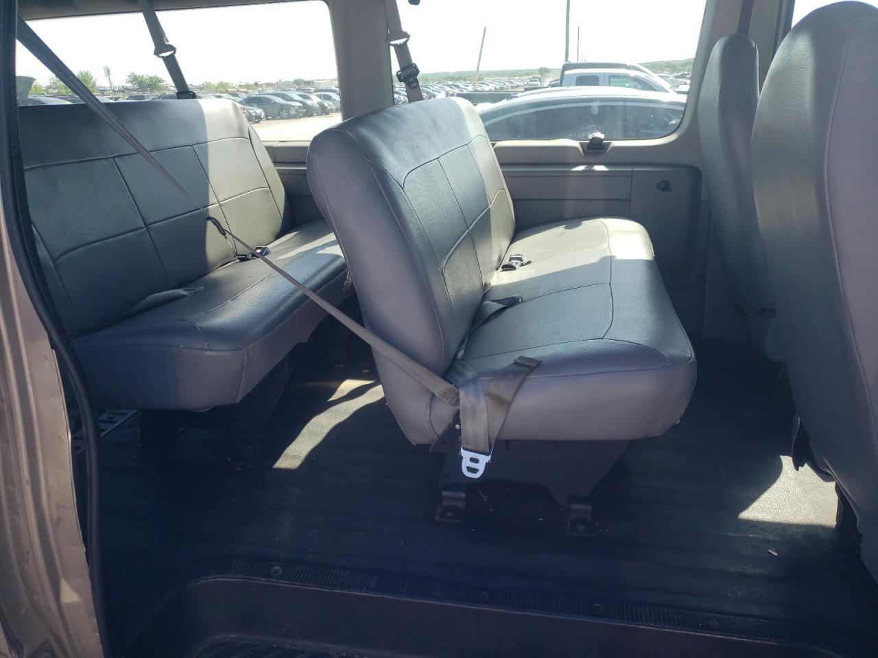 Photo 6 from auction – 2003 FORD ECONOLINE with VIN 1FMRE11293HA98915