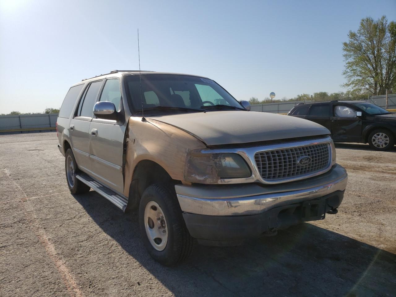 FORD EXPEDITION 1999 with VIN 1FMRU1867XLA56032 - Photo from auction