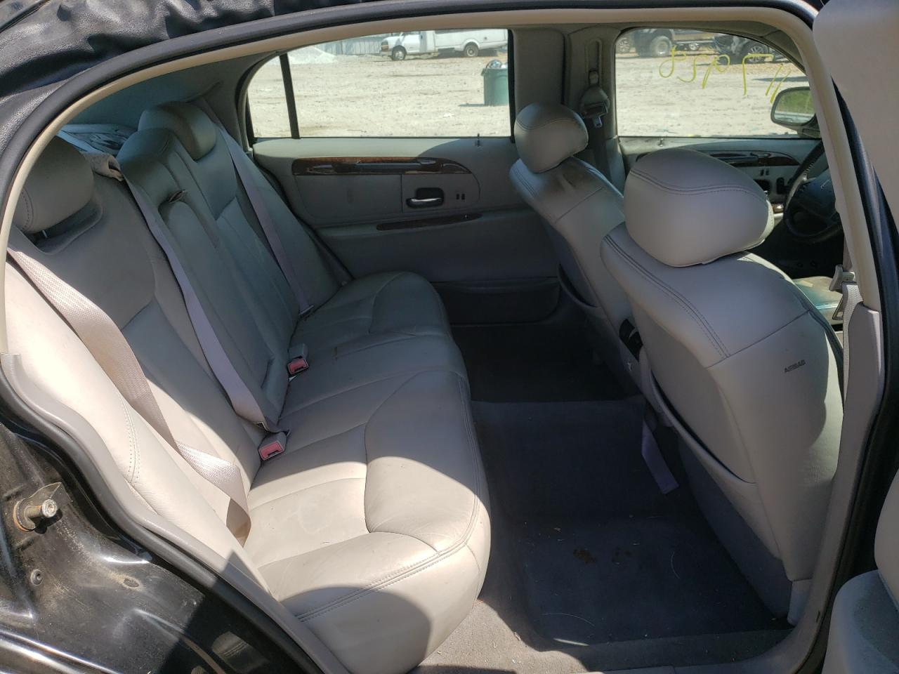 Photo 6 from auction – 2001 LINCOLN TOWN CAR C with VIN 1LNHM85W01Y683576