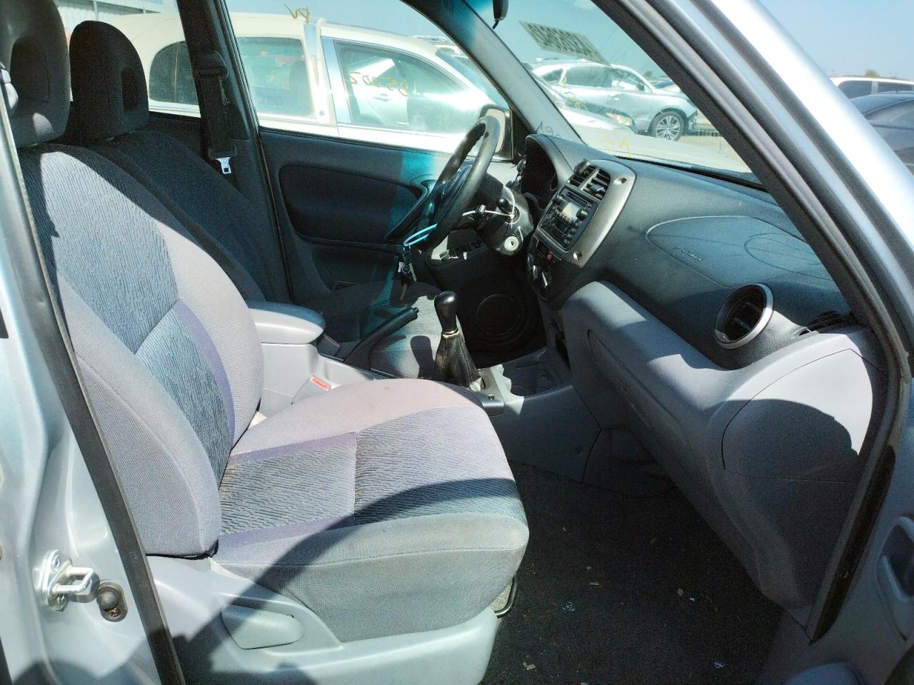 Photo 5 from auction – 2002 TOYOTA RAV4 with VIN JTEGH20V526009593