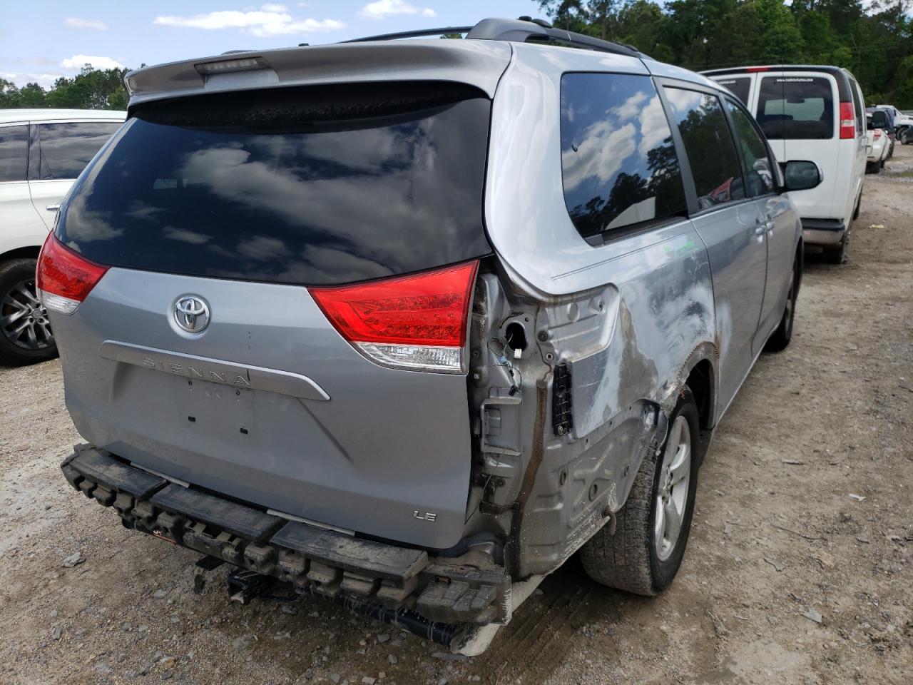 Photo 4 from auction – 2011 TOYOTA SIENNA LE with VIN 5TDKK3DC9BS080956