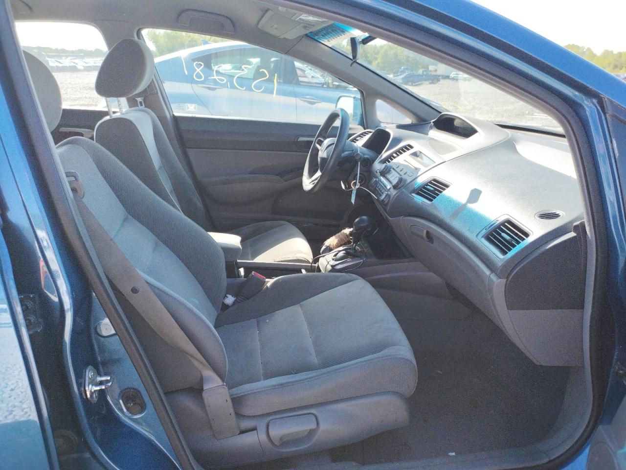Photo 5 from auction – 2011 HONDA CIVIC LX with VIN 19XFA1F58BE047917