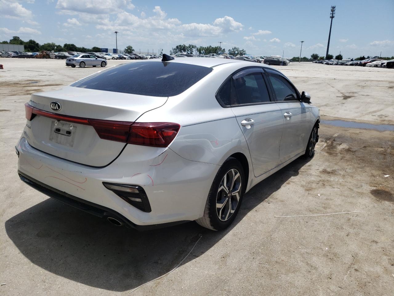 Photo 4 from auction – 2021 KIA FORTE FE with VIN 3KPF24AD8ME359767