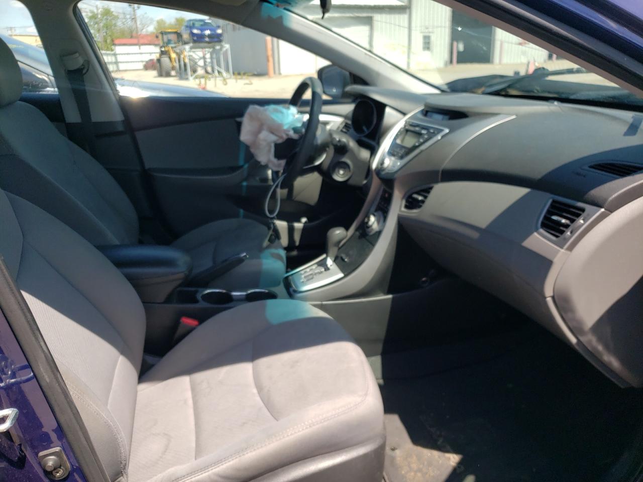 Photo 5 from auction – 2011 HYUNDAI ELANTRA GL with VIN 5NPDH4AE0BH011968