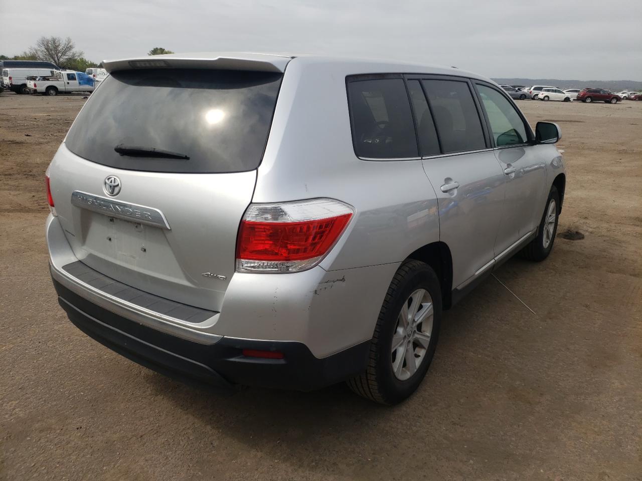 Photo 4 from auction – 2013 TOYOTA HIGHLANDER with VIN 5TDBK3EH2DS221122