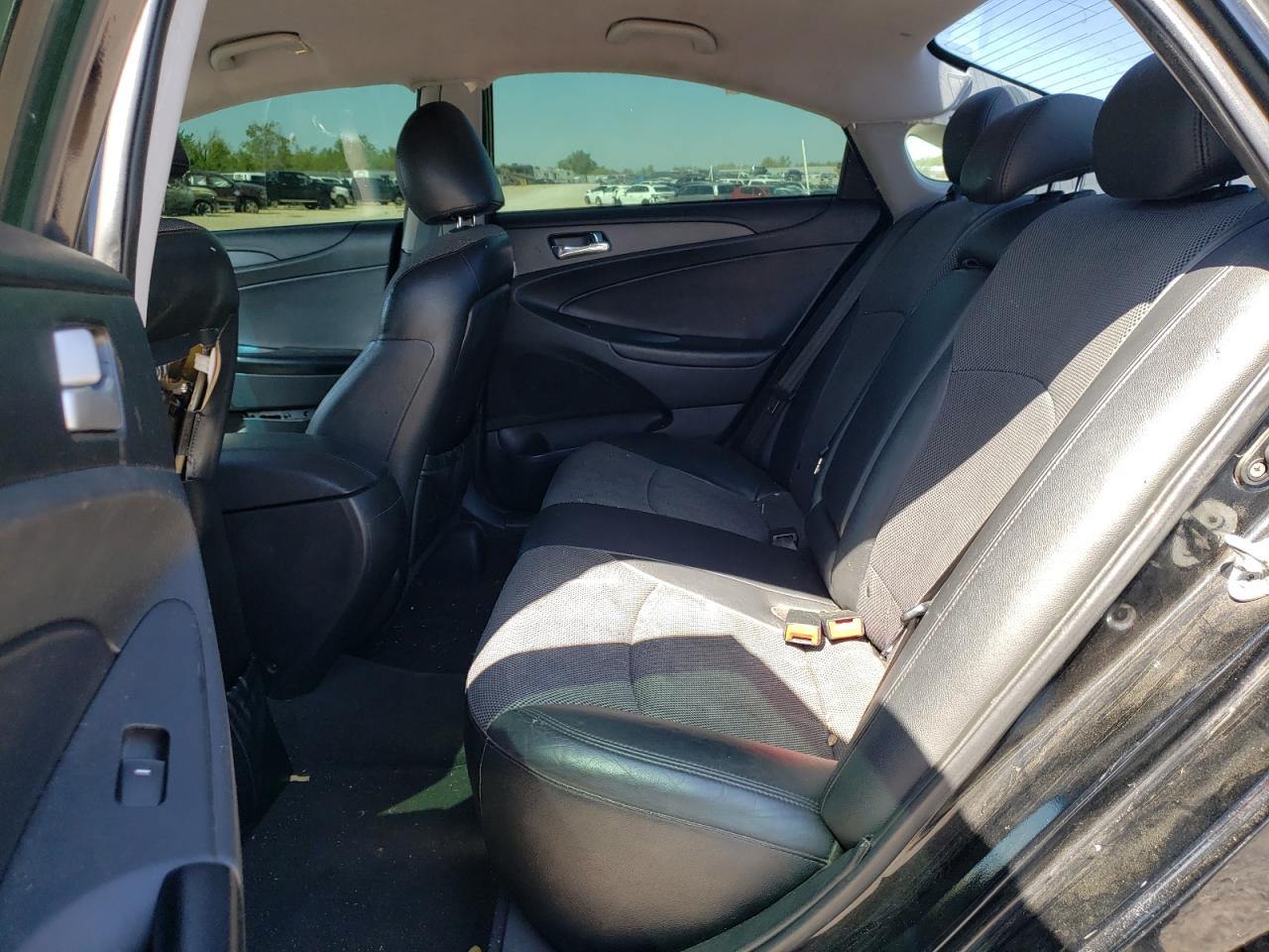 Photo 6 from auction – 2011 HYUNDAI SONATA SE with VIN 5NPEC4AC0BH009865